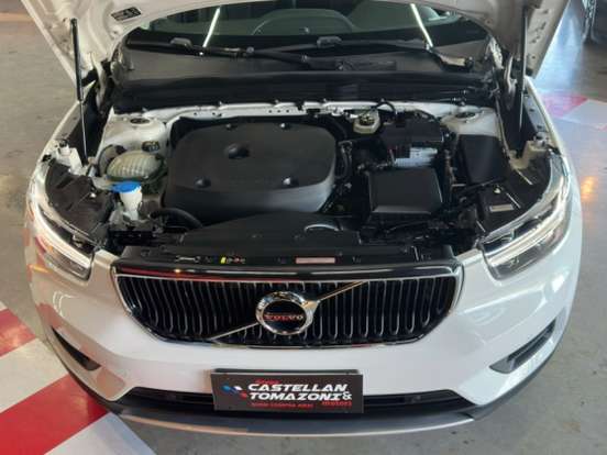 VOLVO-XC40-2020