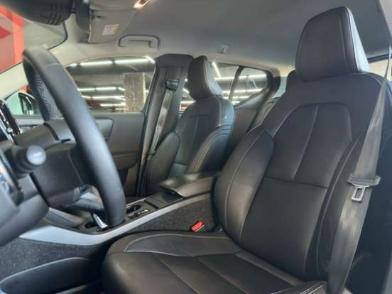 VOLVO-XC40-2020