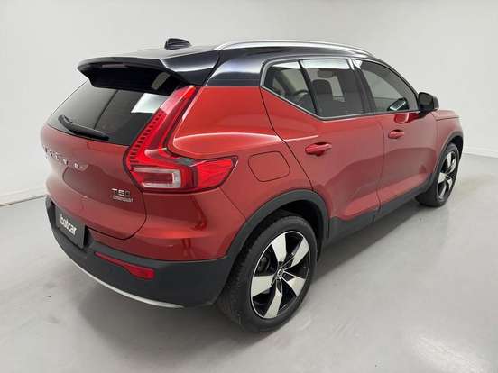 VOLVO-XC40-2018