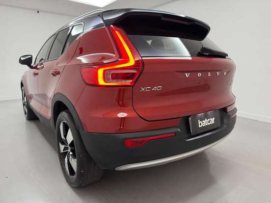 VOLVO-XC40-2018