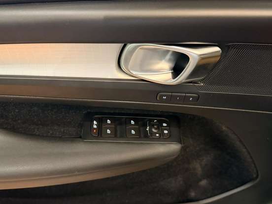 VOLVO-XC40-2.0 T5 GASOLINA MOMENTUM AWD GEARTRONIC VOLVO-XC40-2018