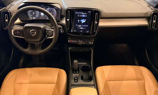 VOLVO-XC40-2018
