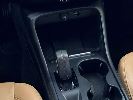 VOLVO-XC40-2.0 T5 GASOLINA MOMENTUM AWD GEARTRONIC VOLVO-XC40-2018