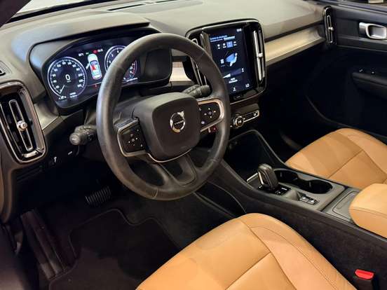 VOLVO-XC40-2.0 T5 GASOLINA MOMENTUM AWD GEARTRONIC VOLVO-XC40-2018