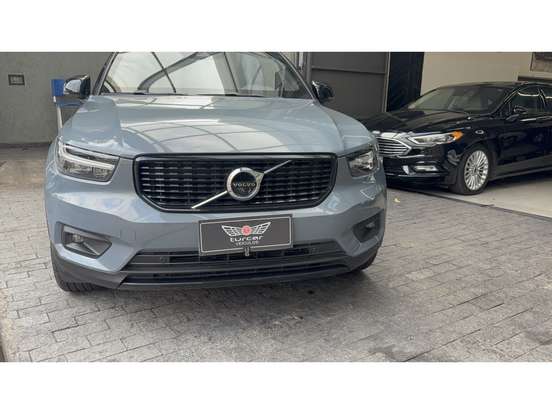 VOLVO-XC40-2019