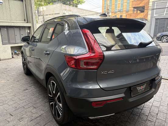 VOLVO-XC40-2019