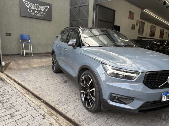 VOLVO-XC40-2019