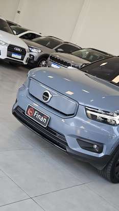 VOLVO-XC40-2021