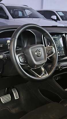 VOLVO-XC40-2021