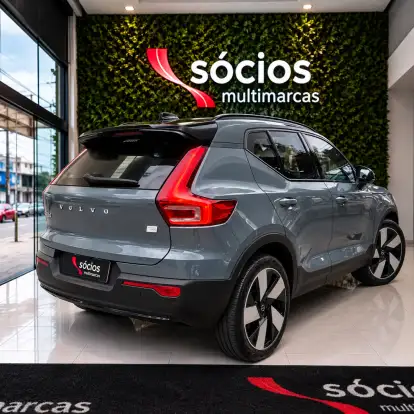 VOLVO-XC40-2022