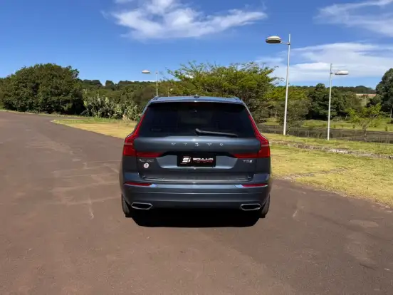 VOLVO-XC60-2017