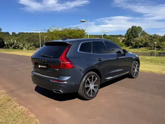 VOLVO-XC60-2017
