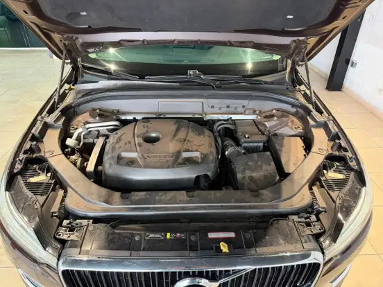 VOLVO-XC60-2017