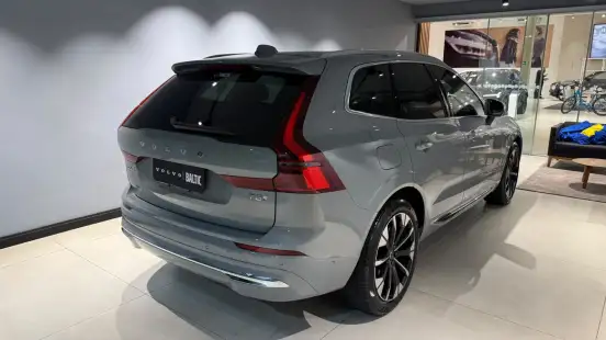 VOLVO-XC60-2025