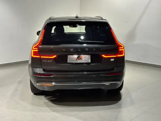 VOLVO-XC60-2022