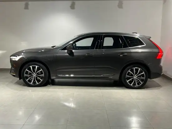 VOLVO-XC60-2022