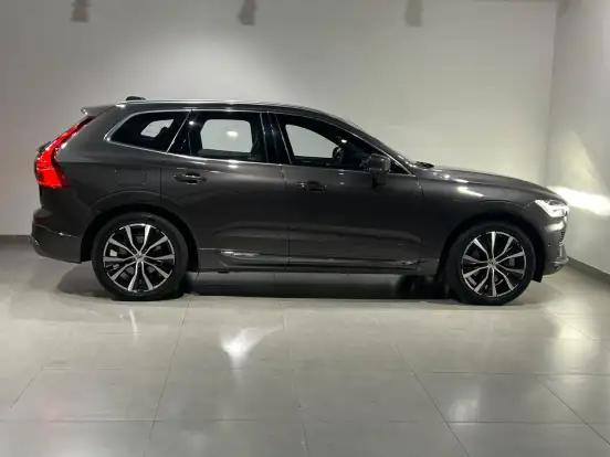 VOLVO-XC60-2022
