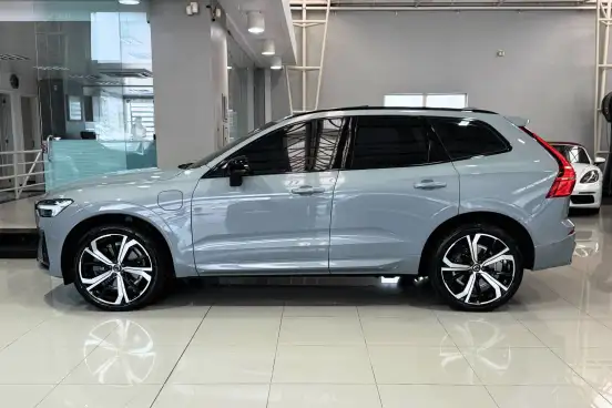 VOLVO-XC60-2024