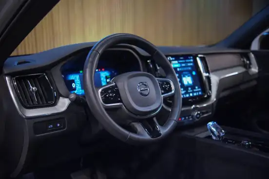 VOLVO-XC60-2023