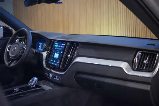 VOLVO-XC60-2023