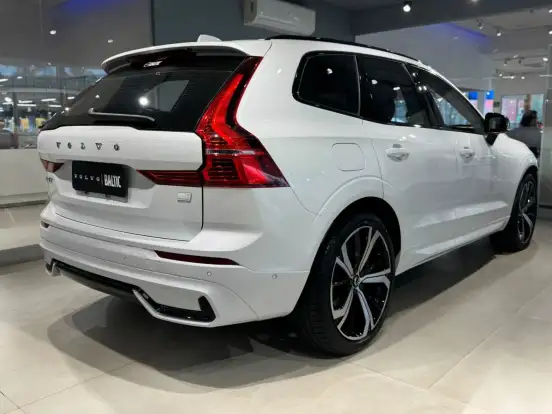 VOLVO-XC60-2024