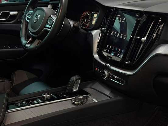 VOLVO-XC60-2019