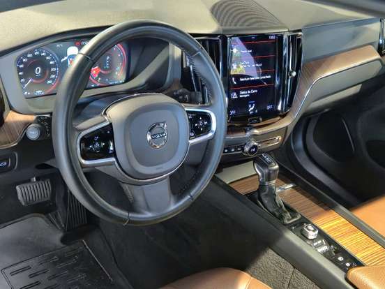 VOLVO-XC60-2.0 T5 GASOLINA MOMENTUM AWD GEARTRONIC VOLVO-XC60-2020