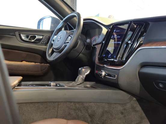 VOLVO-XC60-2.0 T5 GASOLINA MOMENTUM AWD GEARTRONIC VOLVO-XC60-2020
