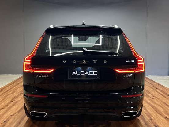 VOLVO-XC60-2017