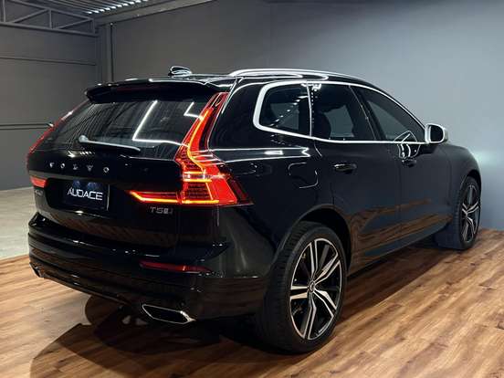 VOLVO-XC60-2017