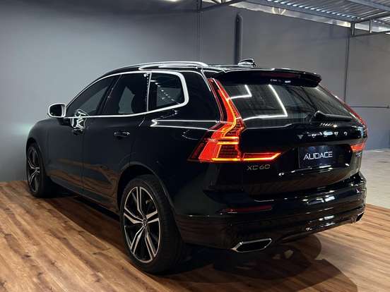 VOLVO-XC60-2017