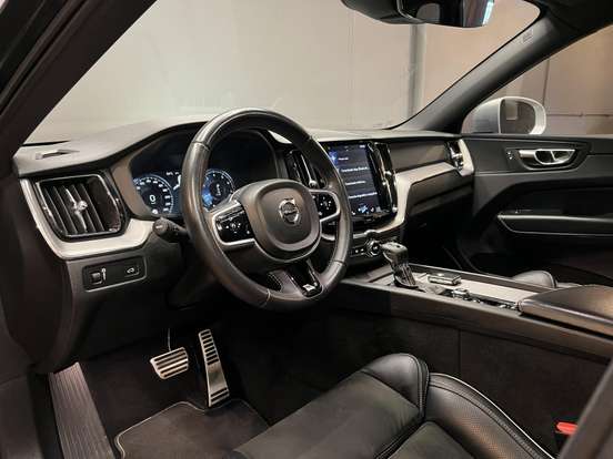 VOLVO-XC60-2.0 T5 GASOLINA R-DESIGN AWD GEARTRONIC VOLVO-XC60-2017