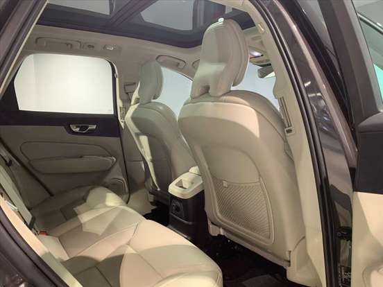 VOLVO-XC60-2021