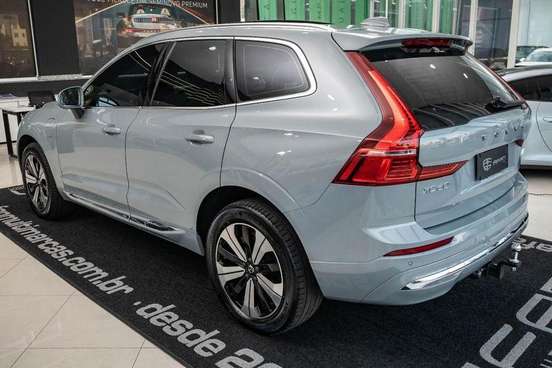 VOLVO-XC60-2023