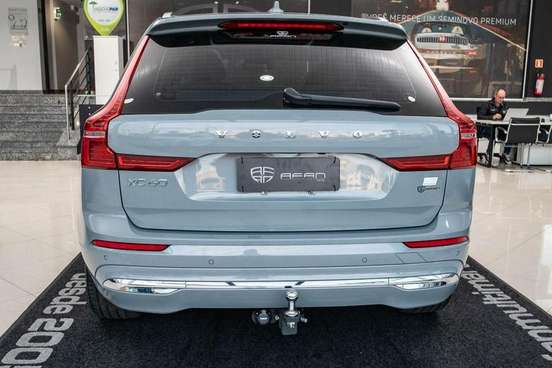 VOLVO-XC60-2023