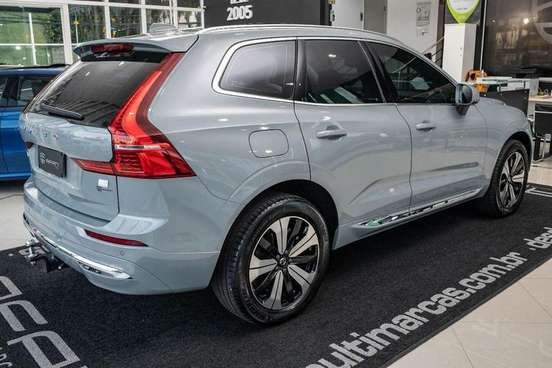VOLVO-XC60-2023