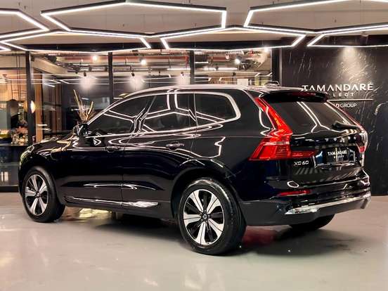 VOLVO-XC60-2023
