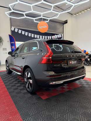 VOLVO-XC60-2024