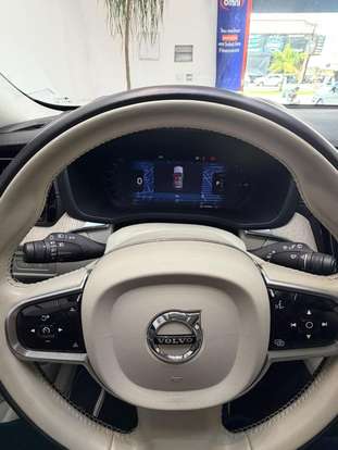 VOLVO-XC60-2024