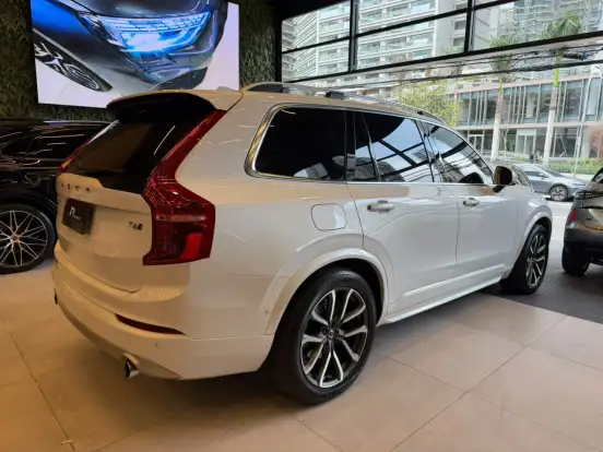 VOLVO-XC90-2017