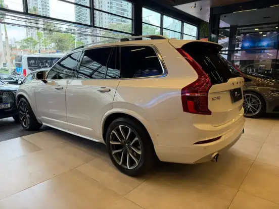 VOLVO-XC90-2017