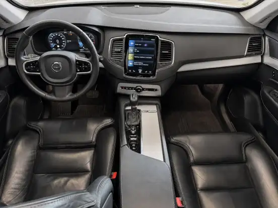 VOLVO-XC90-2017