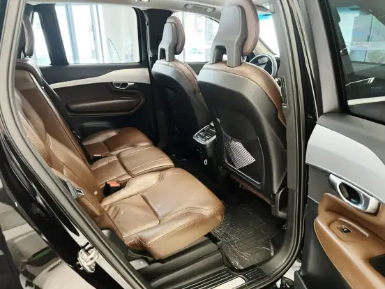 VOLVO-XC90-2017