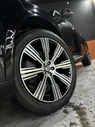VOLVO-XC90-2019