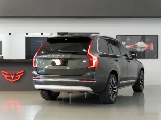 VOLVO-XC90-2021