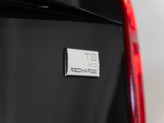 VOLVO-XC90-2021