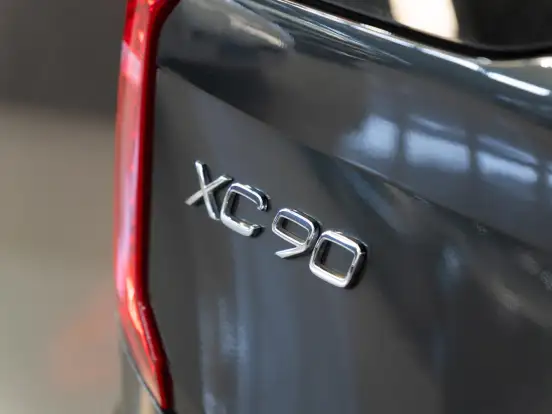 VOLVO-XC90-2021