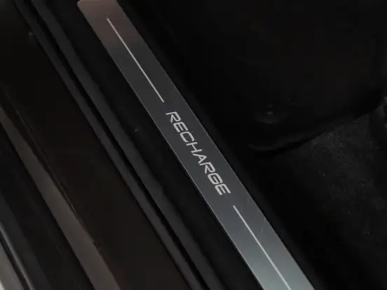 VOLVO-XC90-2021