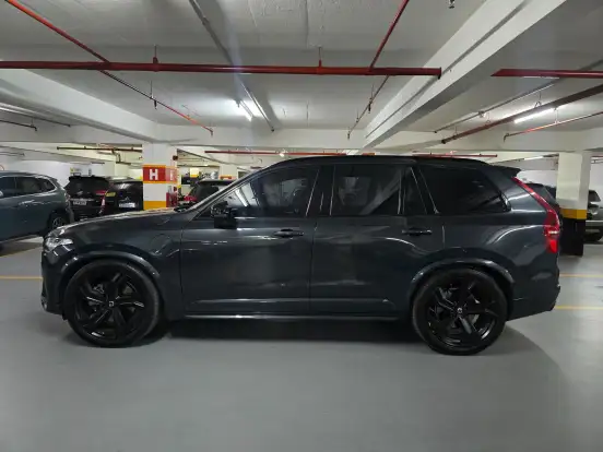 VOLVO-XC90-2021