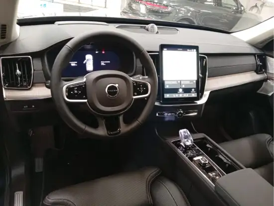 VOLVO-XC90-2025